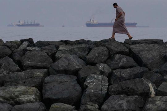 Συμβούλιο IMO: Καταδικάζει τις επιθέσεις σε εμπορικά πλοία, ζητά συντονισμό για την προστασία της ναυτιλίας